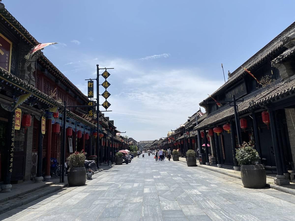 解答疑问,畅享知识——年轻人说说,你更愿意去一线城市打拼,还是留在二三线老家?知识问答网页